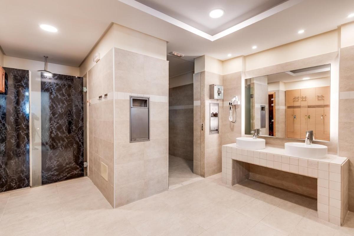 Samara Gym Jacuzzi Pools In *