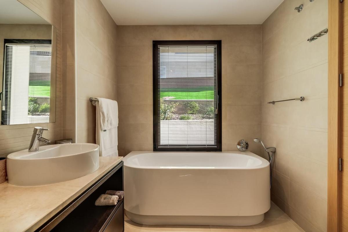 Samara Gym Jacuzzi Pools In * Marbella
